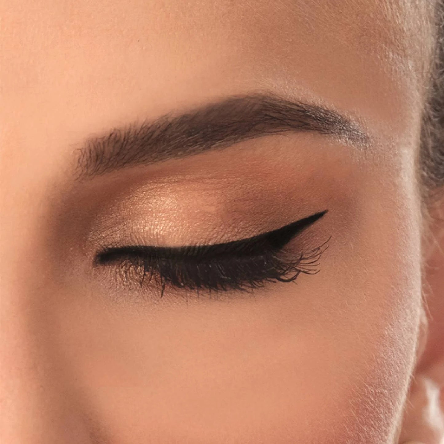 Vogue Delineador De Ojos Líquido Resist Negro