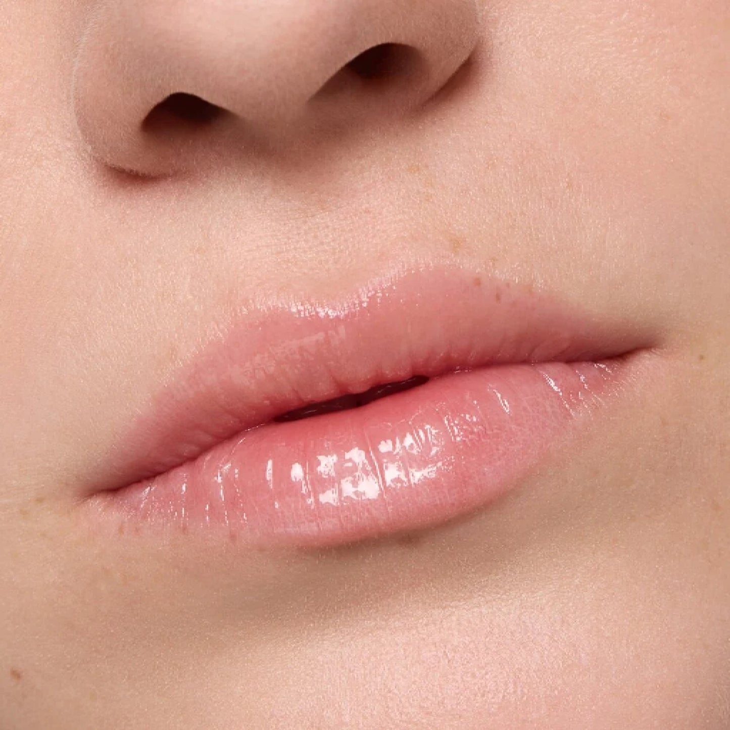 Essence Bálsamo Labial Brillante Juicy Bomb 06 Wake Me Up Before You Coco