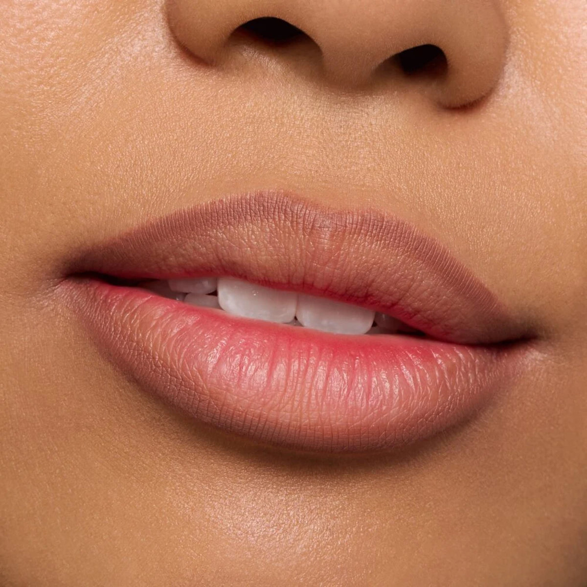 Essence Delineador De Labios 8H Matte Comfort 16 Run, Don't Walk!