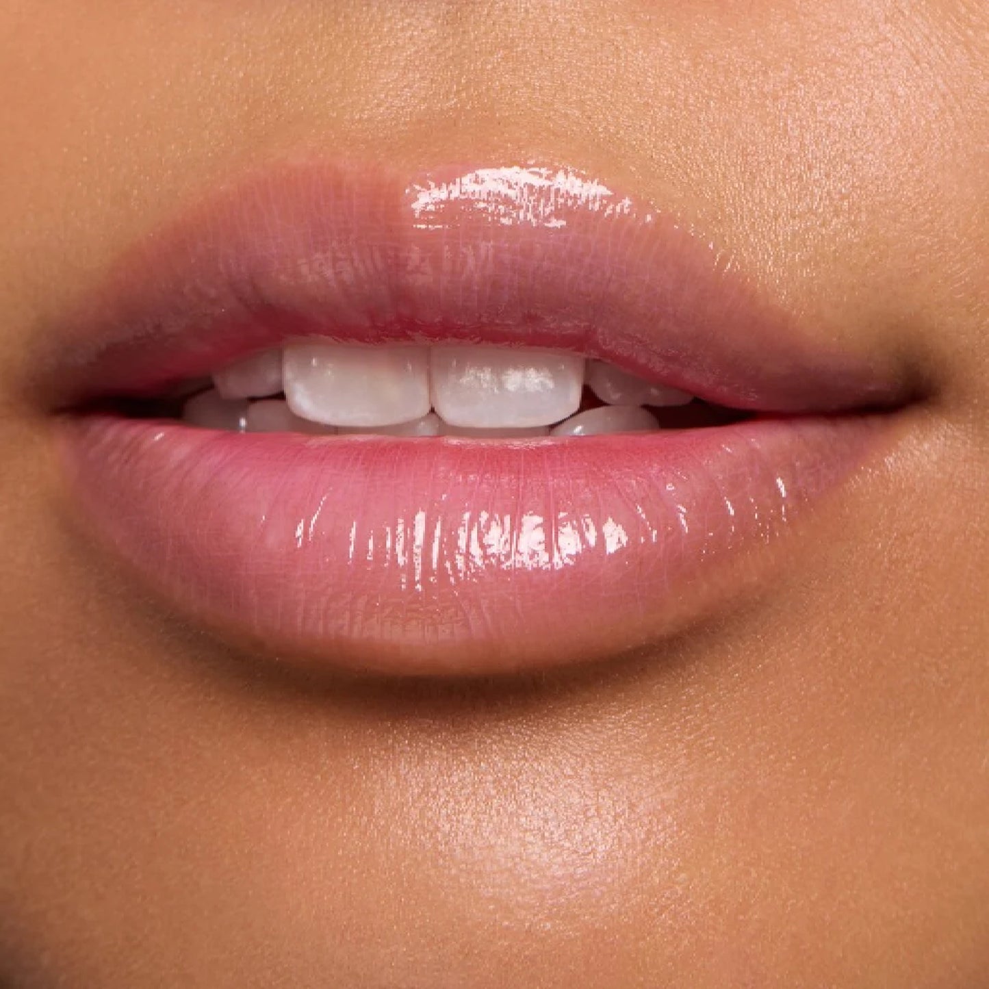 Essence Bálsamo Labial Brillante Juicy Bomb 02 So Berry Cute