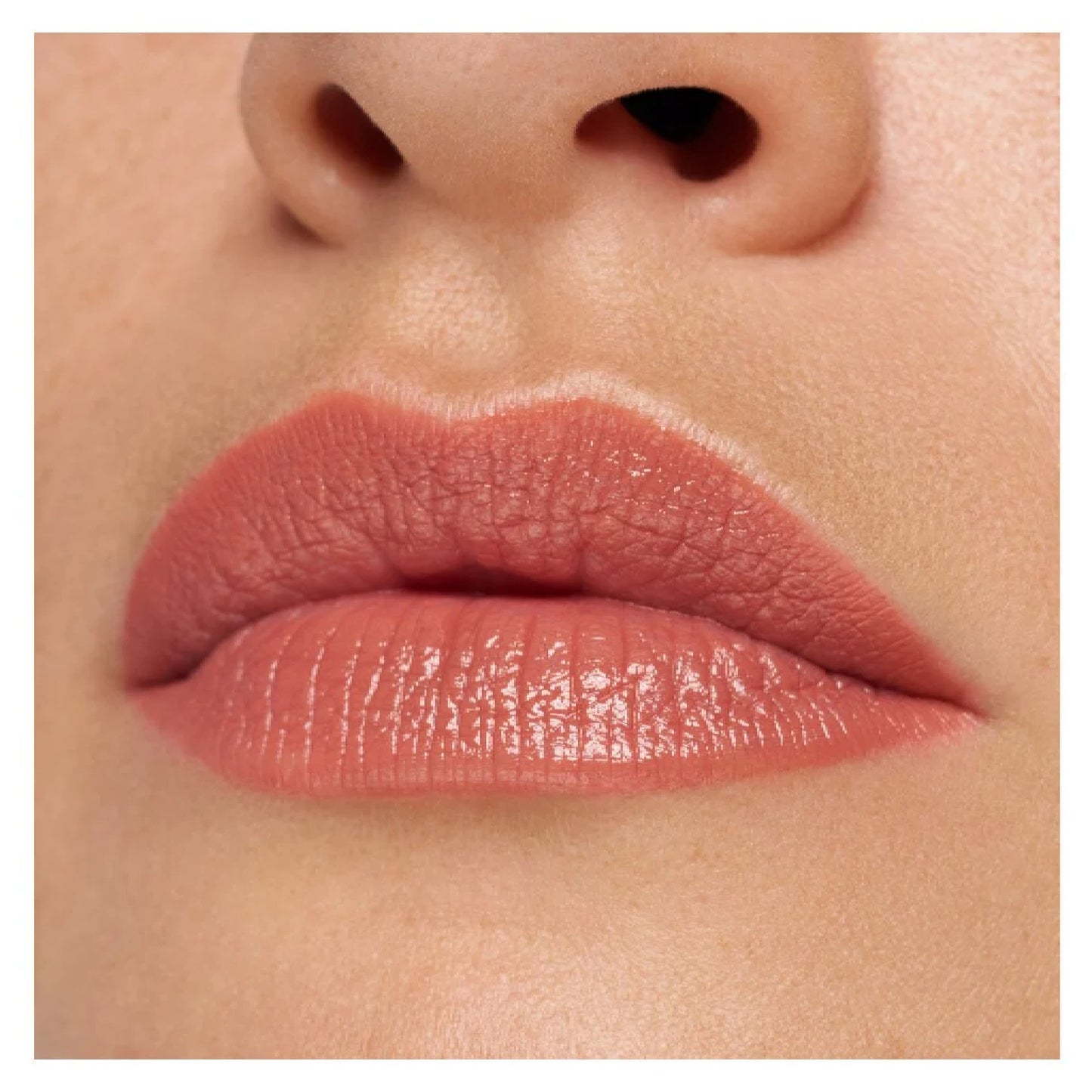 Essence Labial En Barra Satin Glow Luminoso 01 - Whole Latte Love